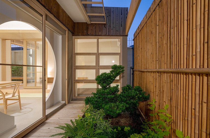 House with Shared Pool in Srinakarin 